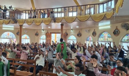 Yuvamitra held an enlivening program for the ICYM and YCS/YSM at Jogfalls, Shivamogga.